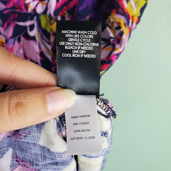 Torrid Rayon Slub Tiered Button-Front Tropical Floral Print V-Neck Top Size 4 - Picture 6 of 6